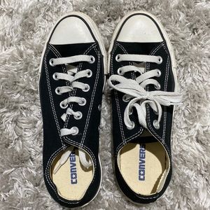 Black low top converse